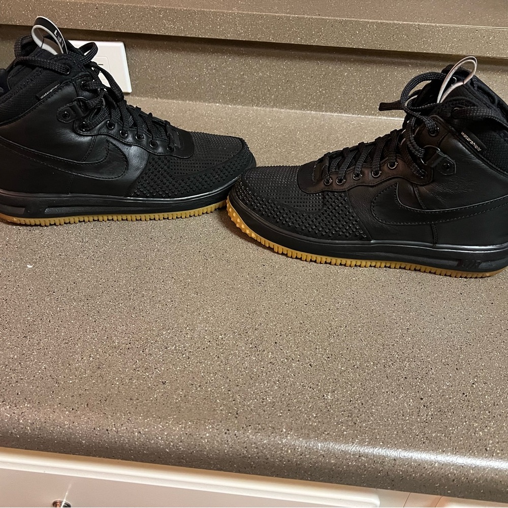 Men Nike Lunar Force boots